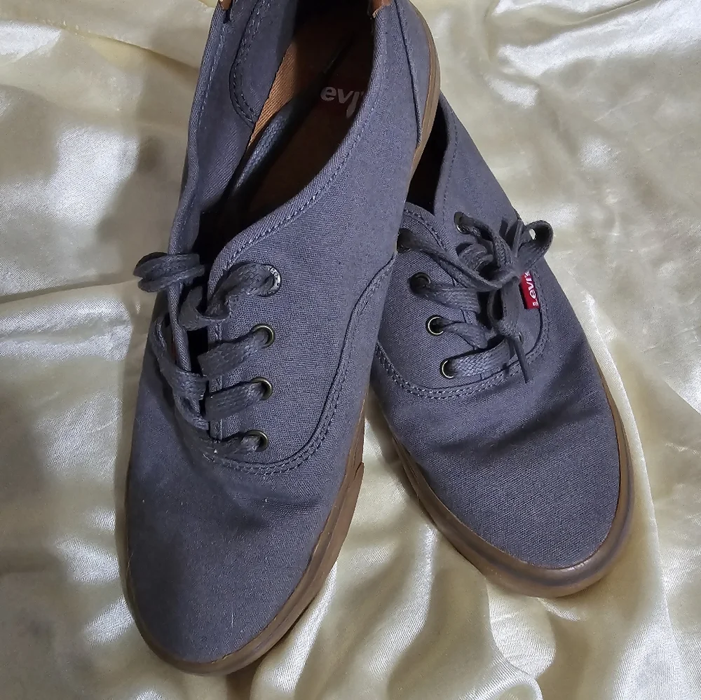 Women's Levi's Gray Sneakers, Size 6